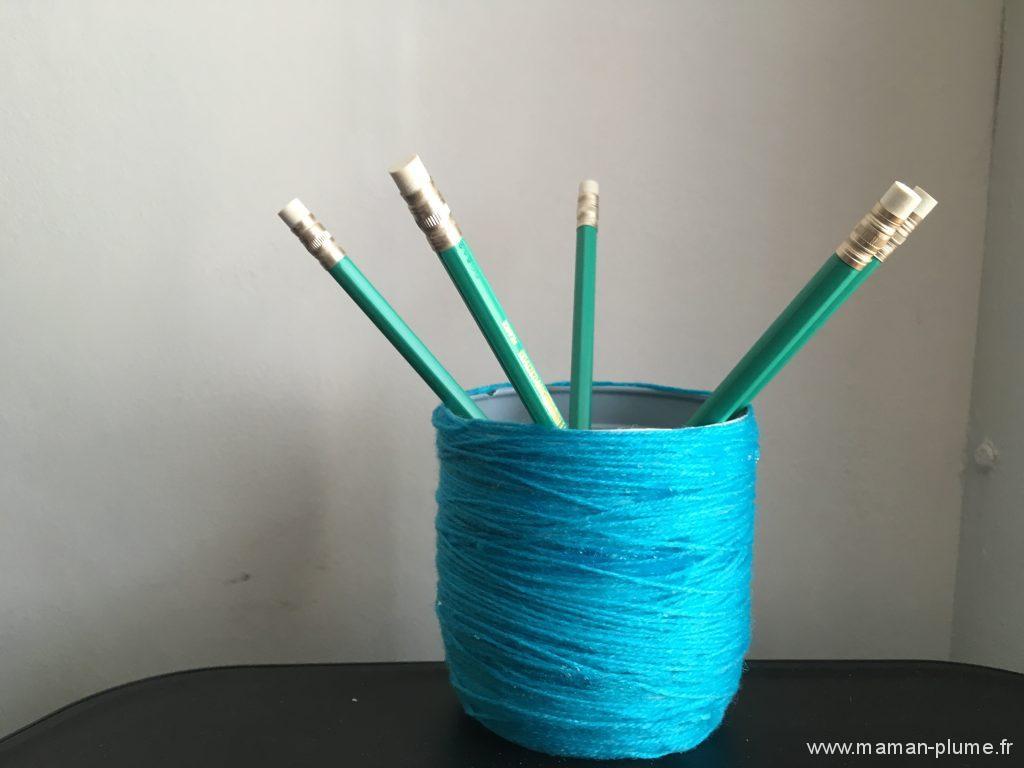 diy pot a crayon en laine