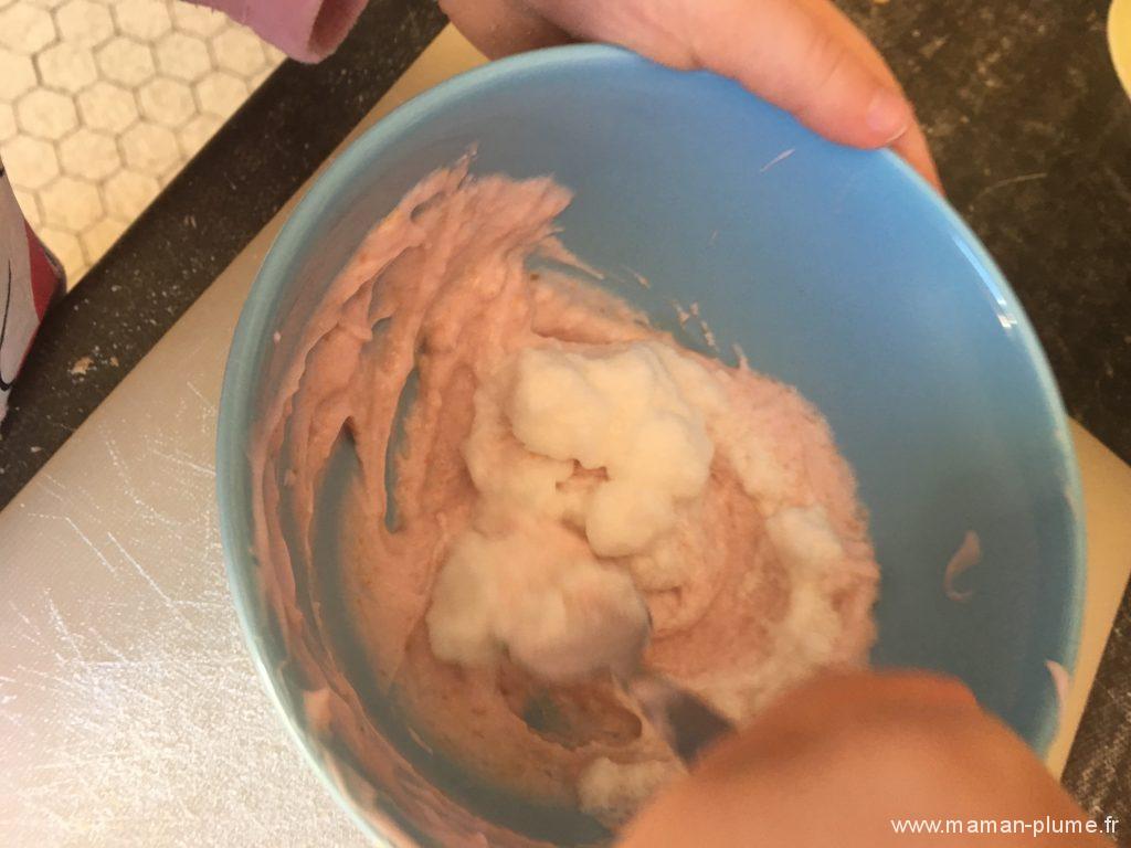recette-enfant-le-tiramisu-framboise-danonino-blanc-en-neige