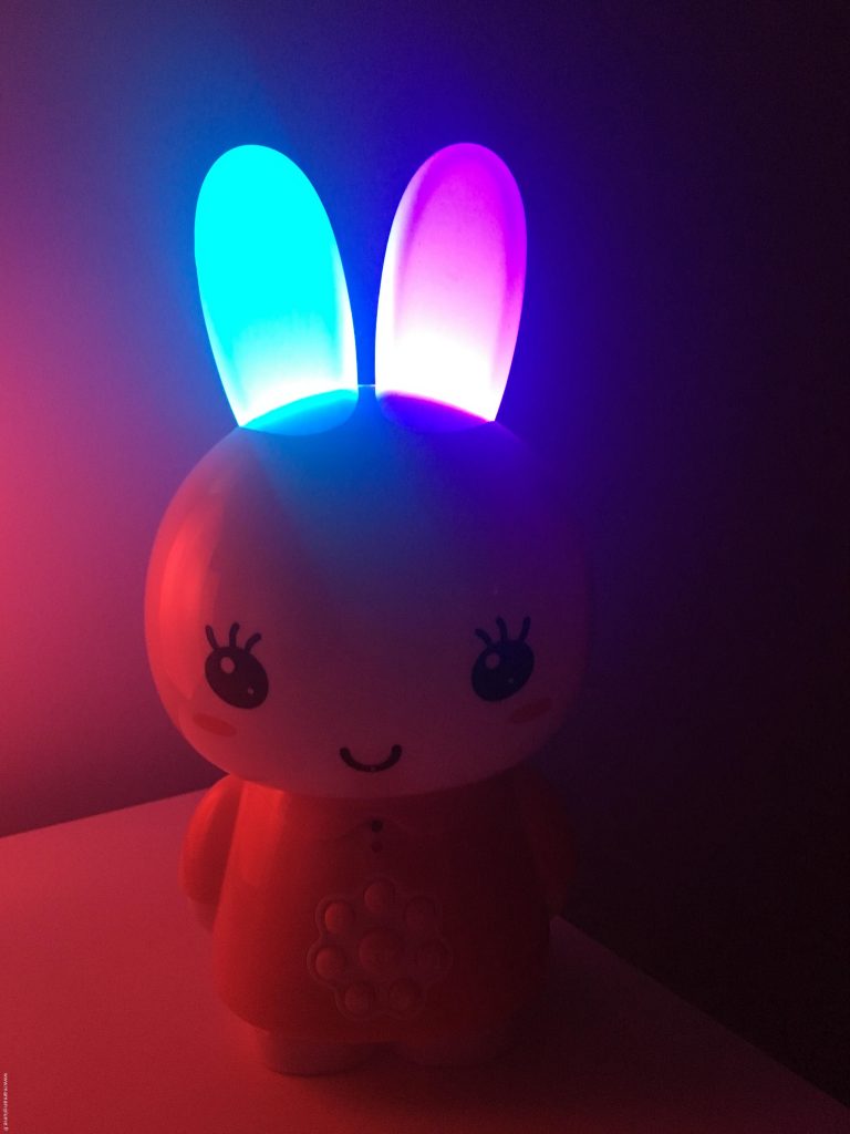 Alilo Honey Bunny, un lapin veilleuse pas comme les autres !