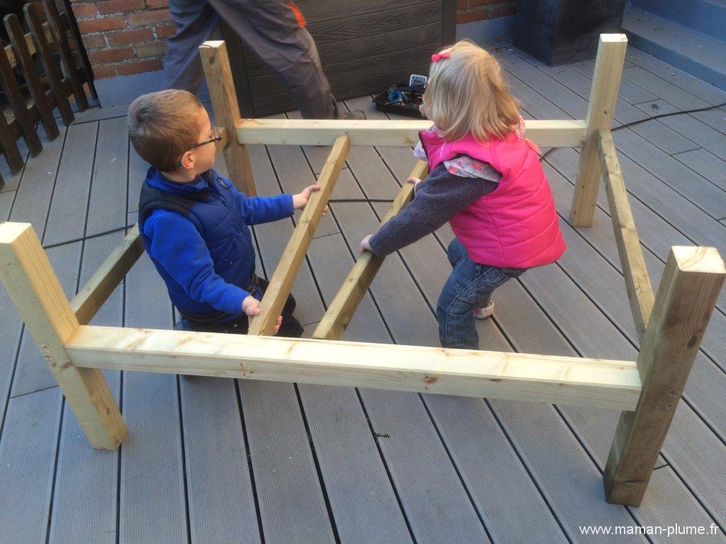 Construction d&rsquo;un carré potager surélevé pour vos enfants