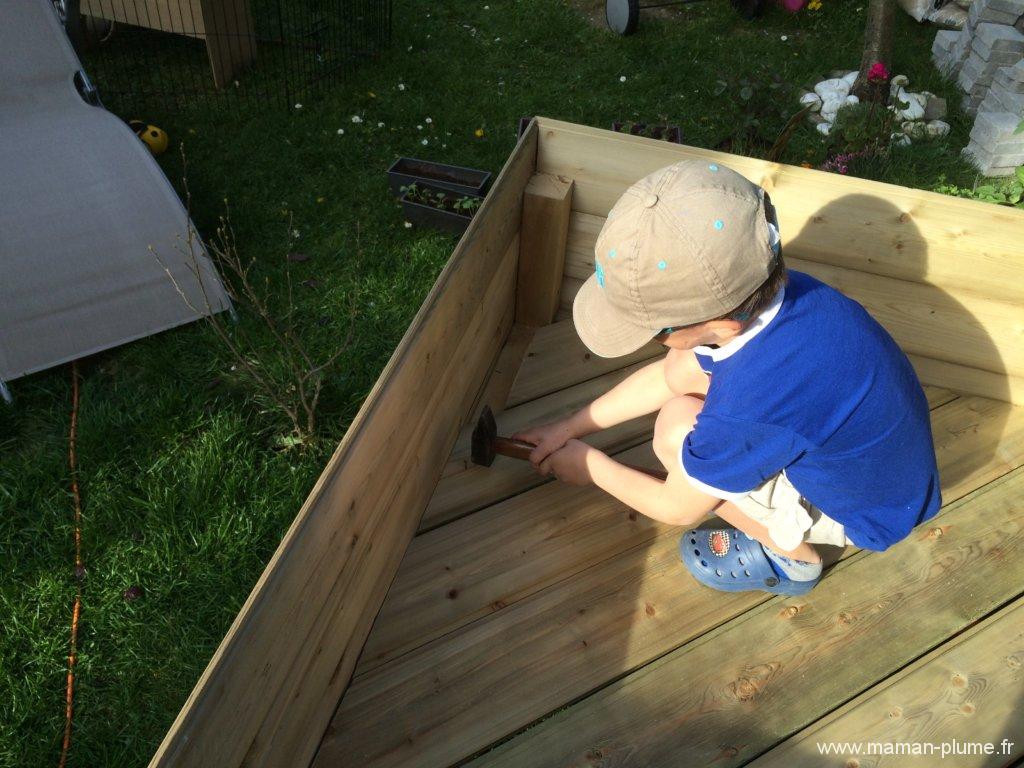 Construction d&rsquo;un carré potager surélevé pour vos enfants