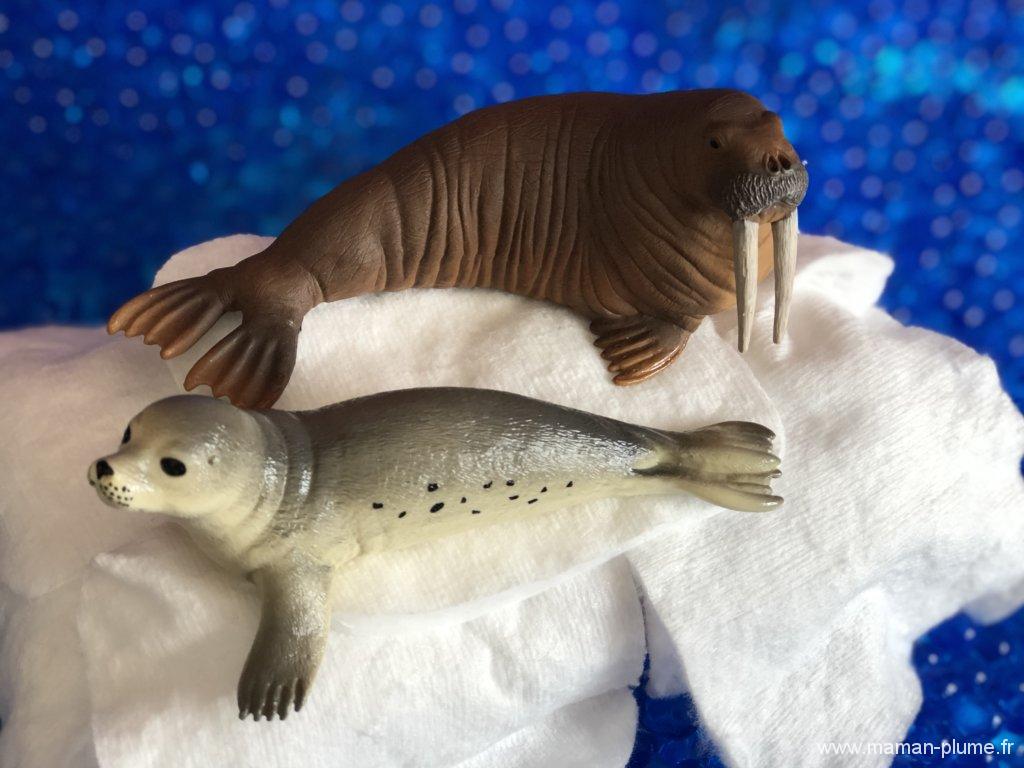 Activité bac sensoriel aquatique avec les animaux Schleich