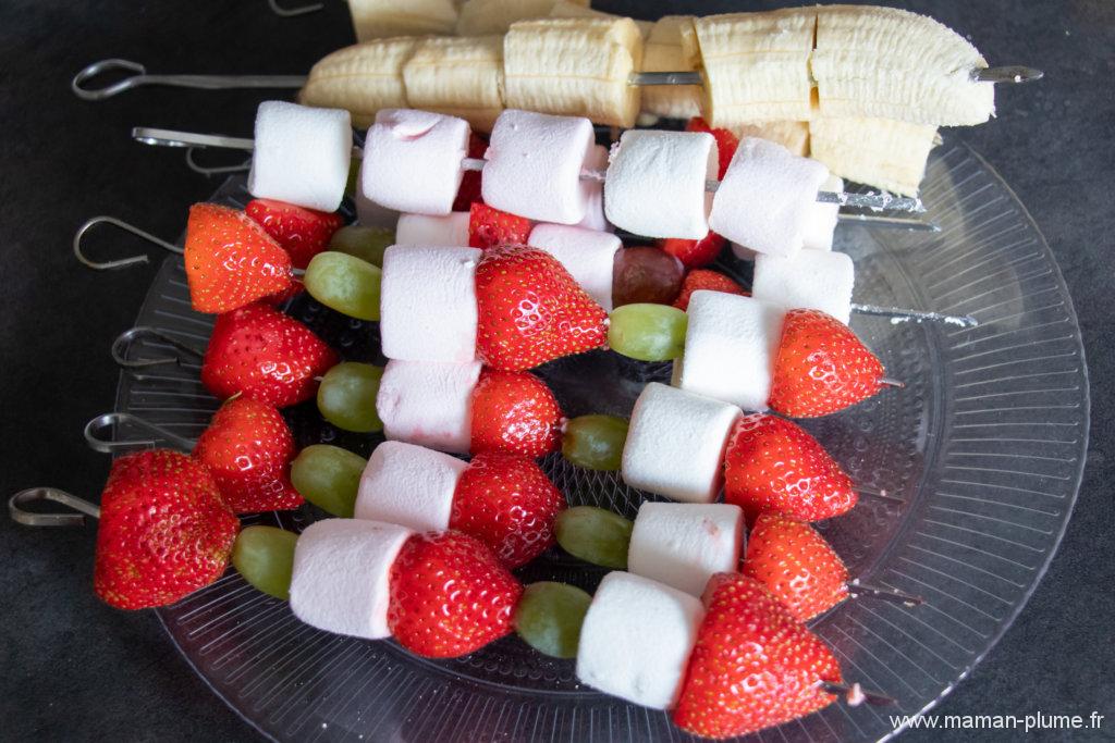 Brochettes fraises et guimauves au barbecue !