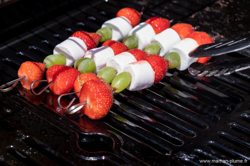Brochettes fraises et guimauves au barbecue !