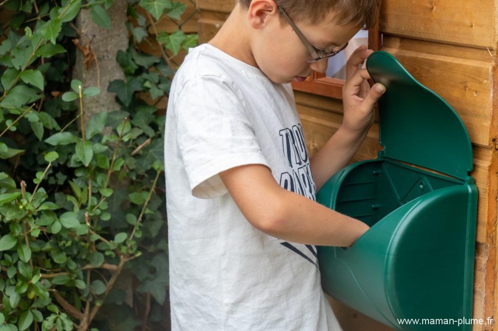 Les accessoires de notre cabane de jardin pour enfants