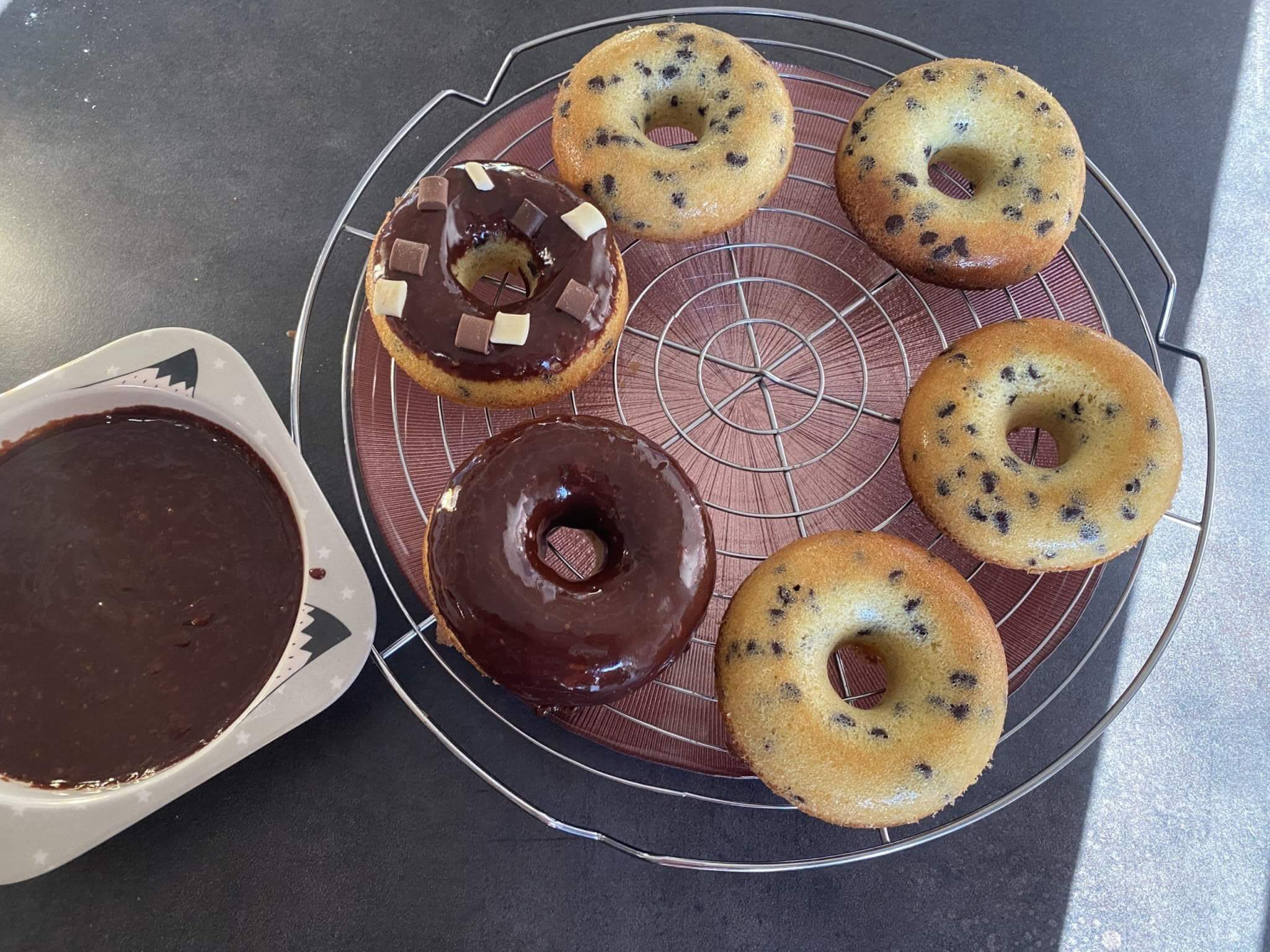 Recette &#8211; Les Donuts Tigrés avec nappage chocolat !