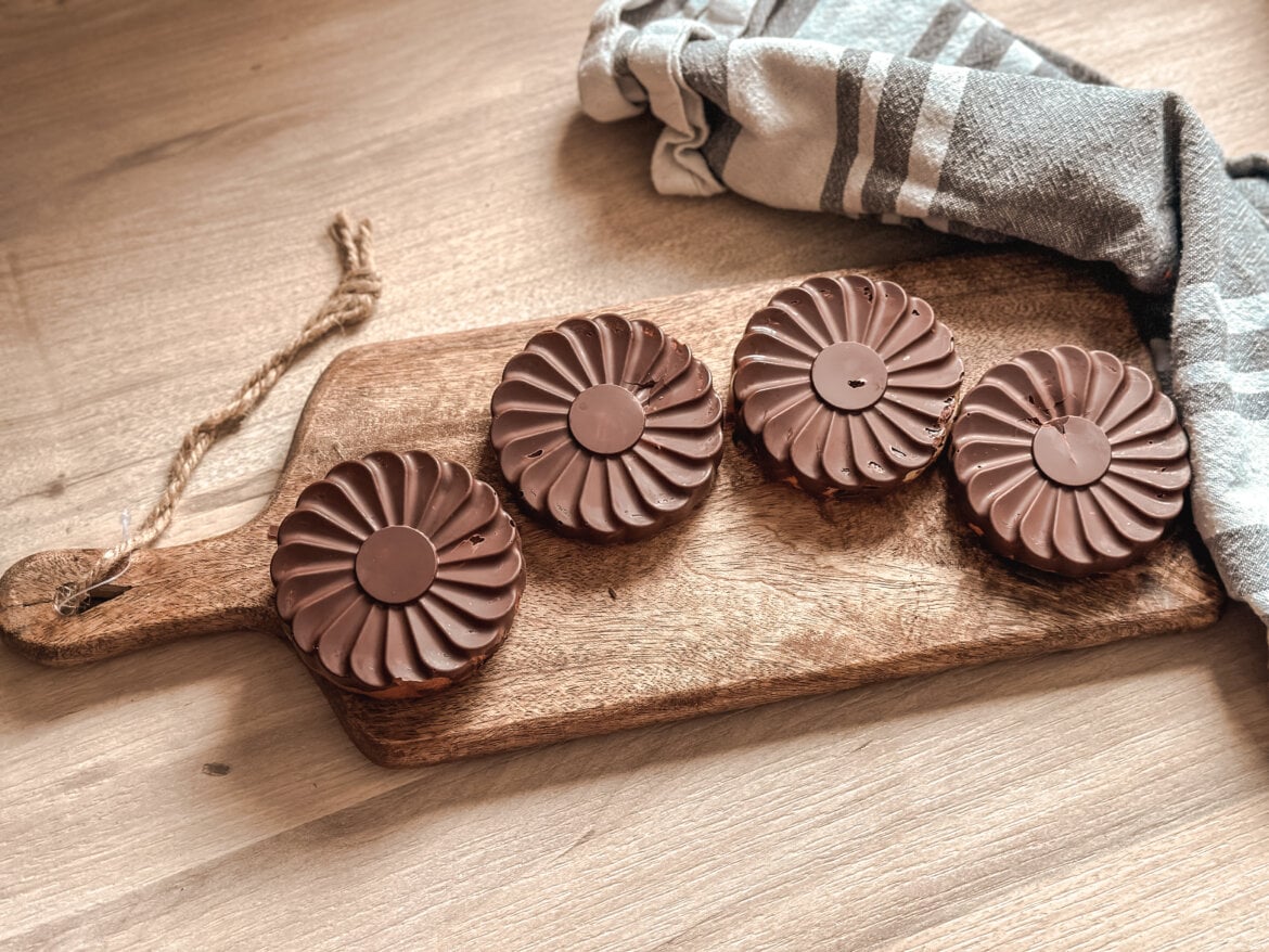 Gâteaux fleurs poires, amandes