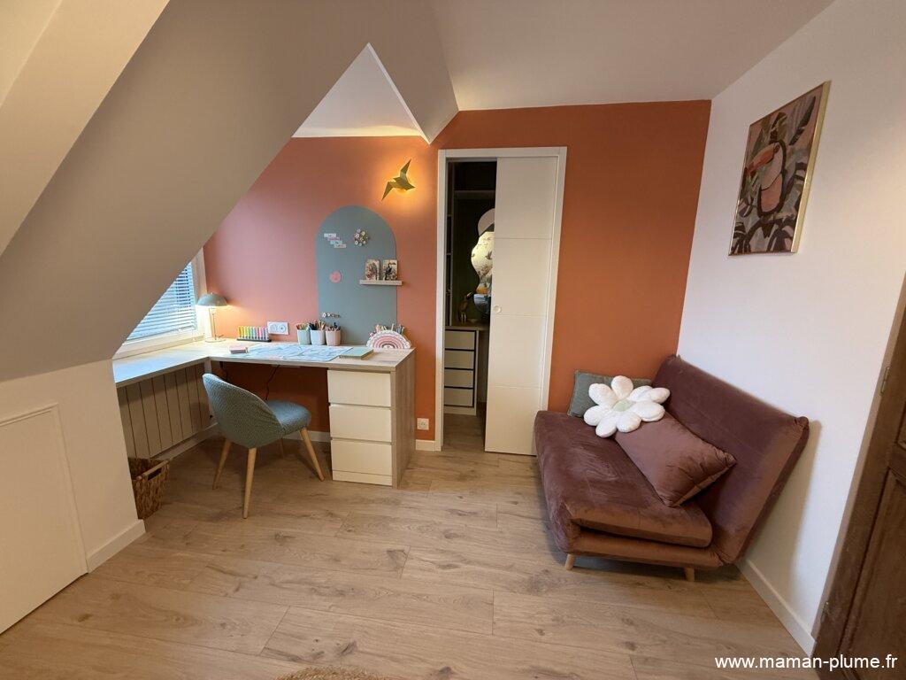 Avant / après : la transformation complète d’une chambre d’ado sous pente en cocon chaleureux et moderne