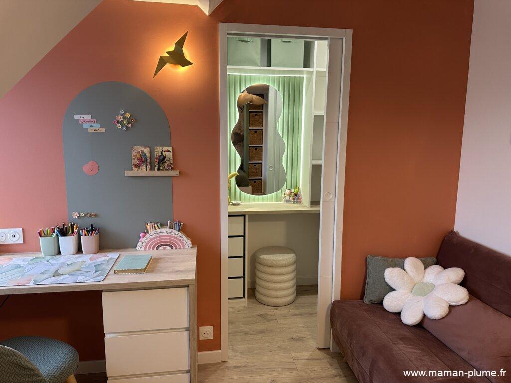Avant / après : la transformation complète d’une chambre d’ado sous pente en cocon chaleureux et moderne